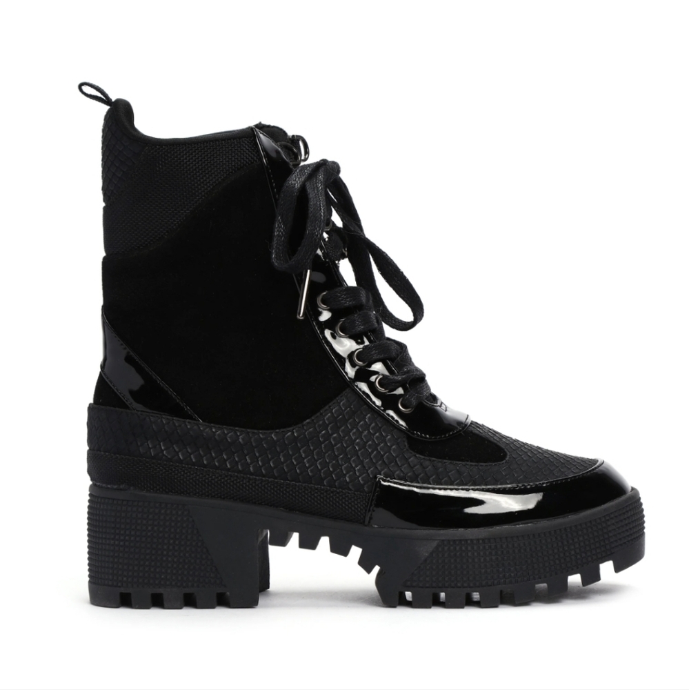 Black Lace Up Lug Boot Sz 6